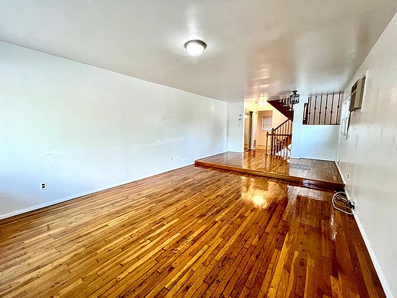 4th image of 107 Greencroft Ave