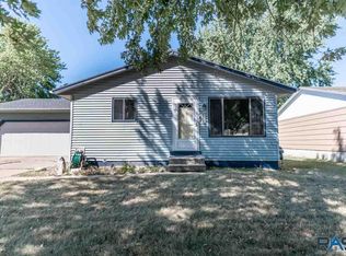 4616 E 16th St, Sioux Falls, SD 57110