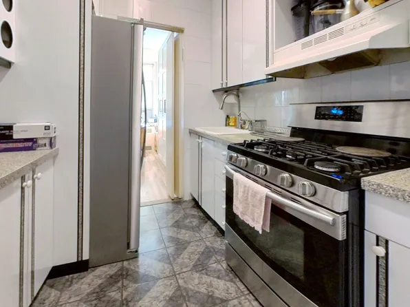 1717 Avenue N image 7 of 25