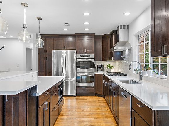 3rd image of 4704 SW 53rd Ave