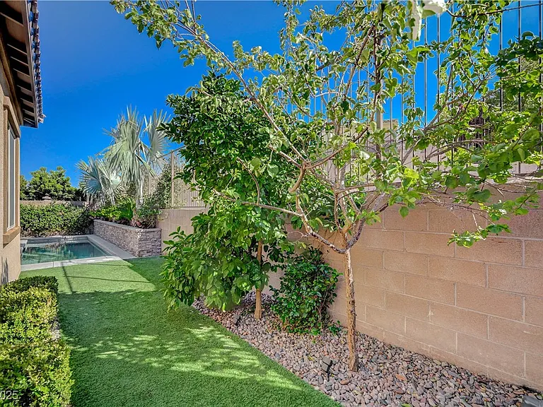 3943 Reyes Ave — Photo 59