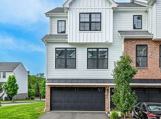 301 Thurgood Dr, Warrendale, PA 15086