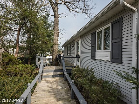 3rd image of 730 Oak Grove Cir