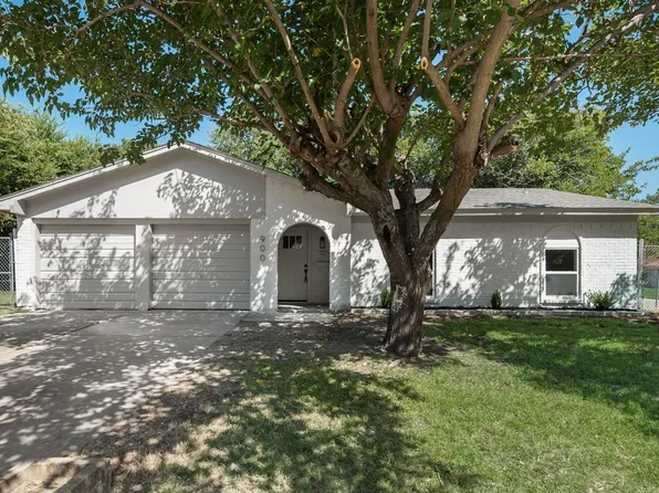 900 Vaughn Dr, Burleson, TX 76028