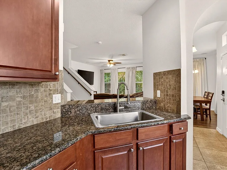714 Ashentree Dr — Photo 7