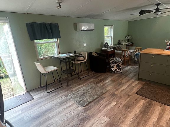 4th image of 93 Stanley Dr