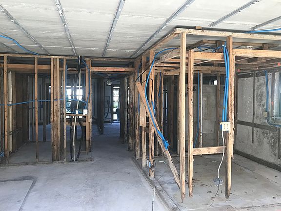 3rd image of 450 SW South River Dr APT 101