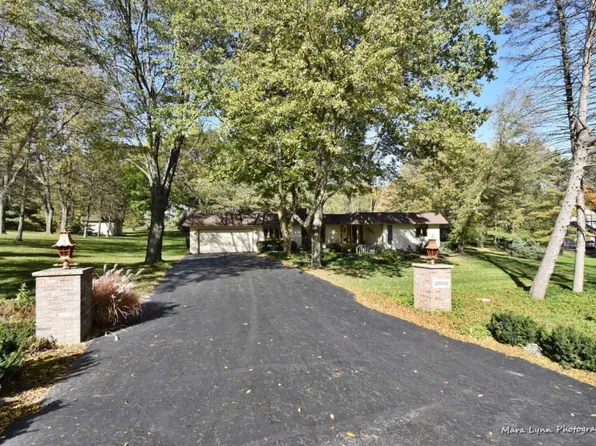 38W666 Murray Rd, St Charles, IL 60175