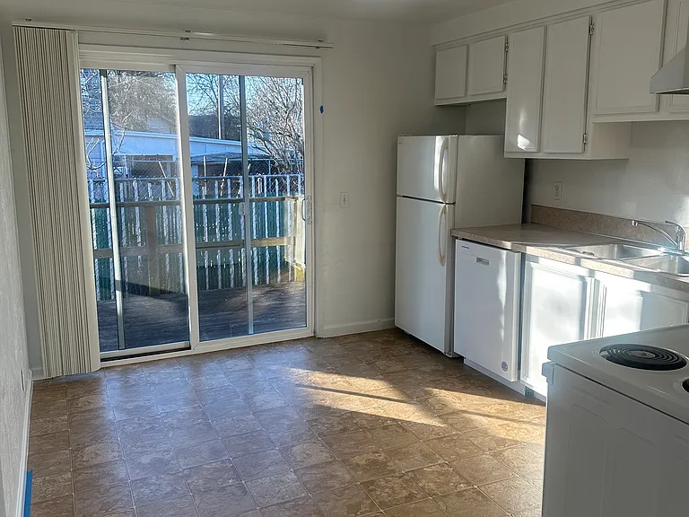 1075 W 13th Ave — Photo 8