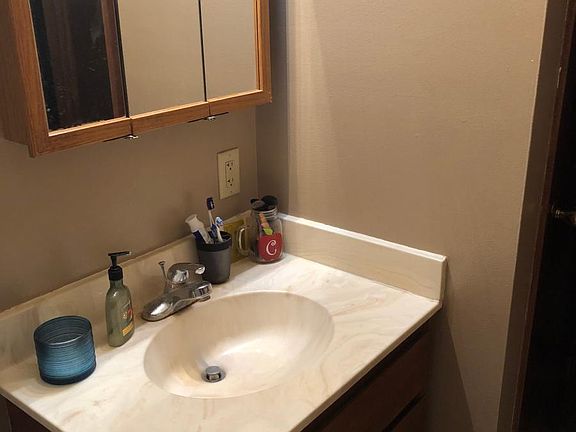 5th image of 107 Center Ave N APT 4