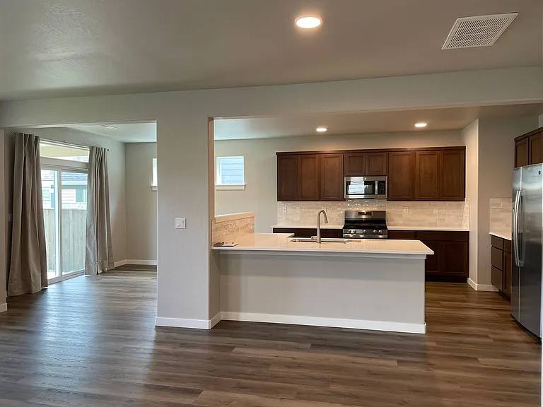 1131 Rutherford Dr — Photo 7