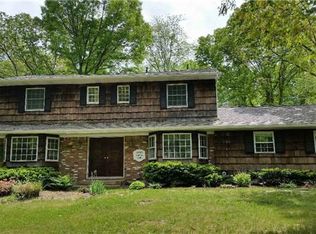 16 Andrea Ln, Smithtown, NY 11787