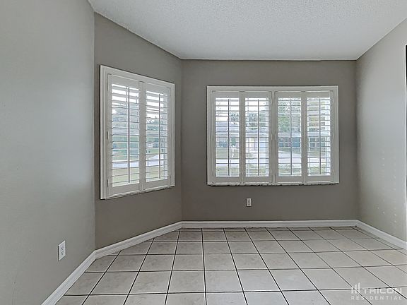 4th image of 15 Pine Hill Ln