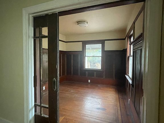 Bonus room off of dining room.