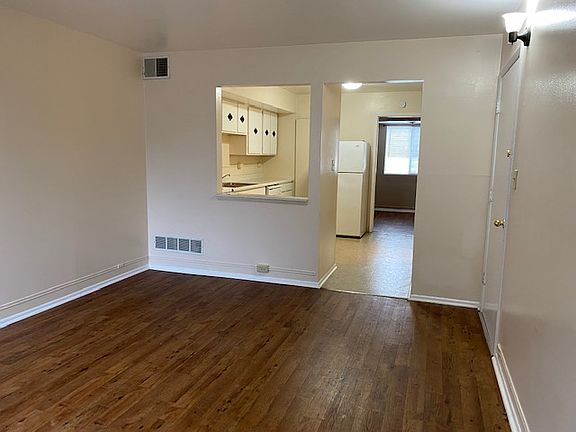 2nd image of 1105 Evans Ave #1B