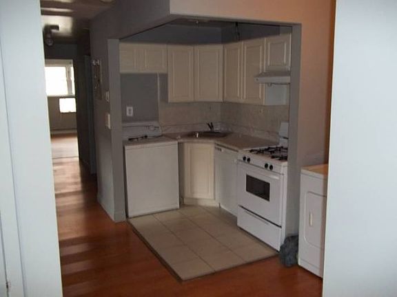 3rd image of 8703 Kingston Pl #3