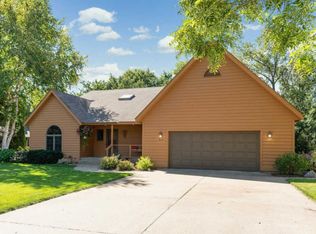 804 Golden Meadow Rd, Eagan, MN 55123