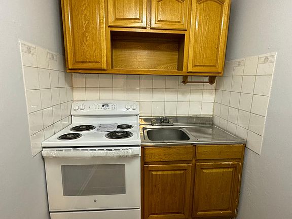 4th image of 250 McLean Ave APT 6B