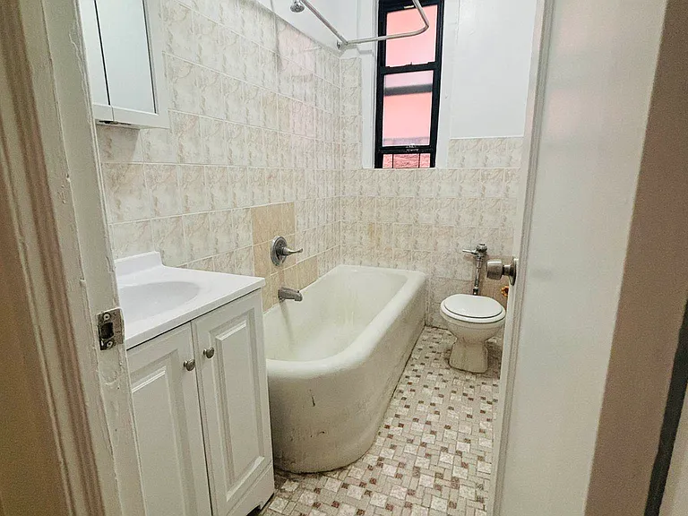 860 W 181st St #47A — Photo 11