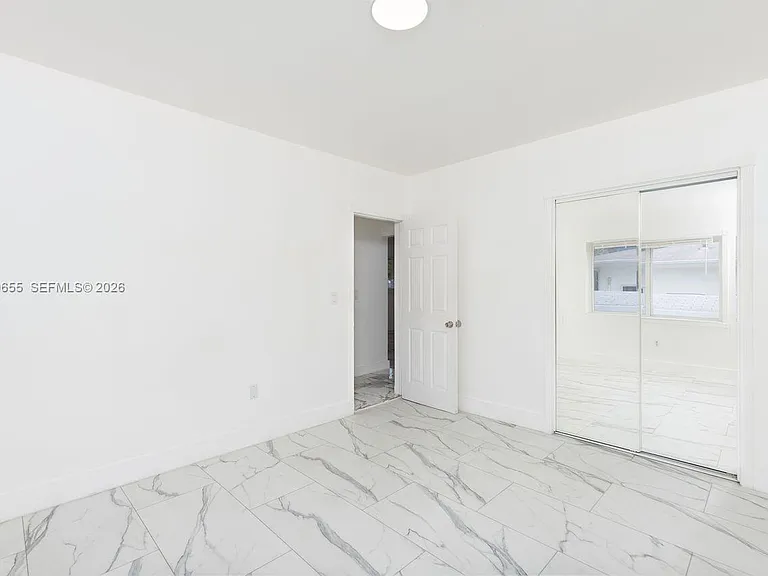 15925 NE 18th Ave — Photo 17