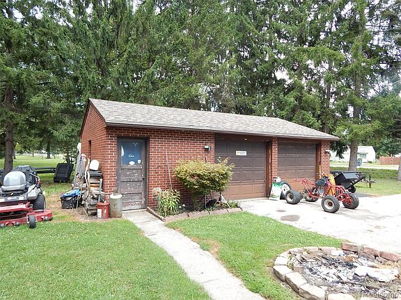 5th image of 4006 N River Rd