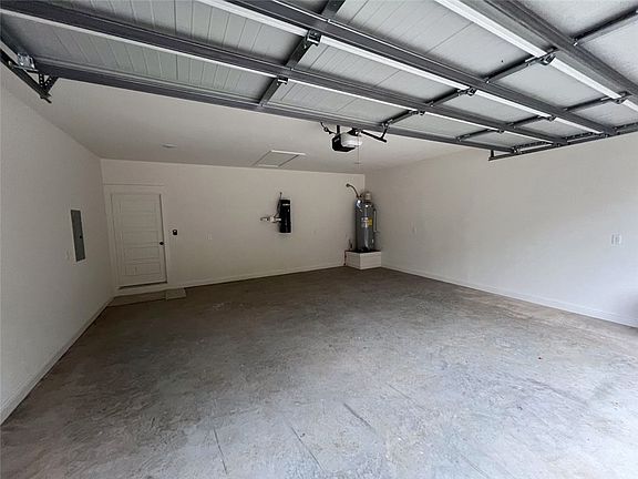 5th image of 5 Benwick Ln