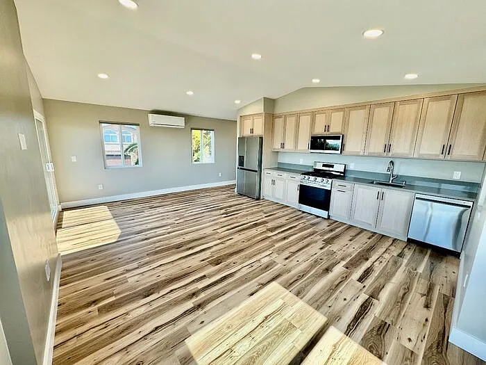 3720 Trenton Ave — Photo 4