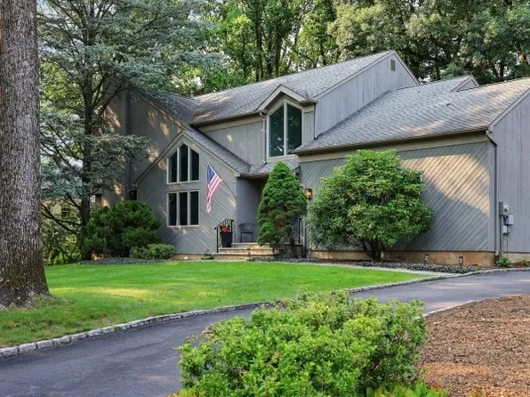 8 Cayuga Way, Bernards Twp., NJ 07920