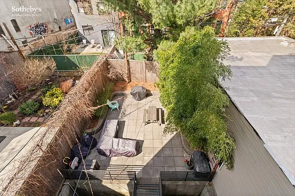 Sold by Sotheby's International Realty | media 15