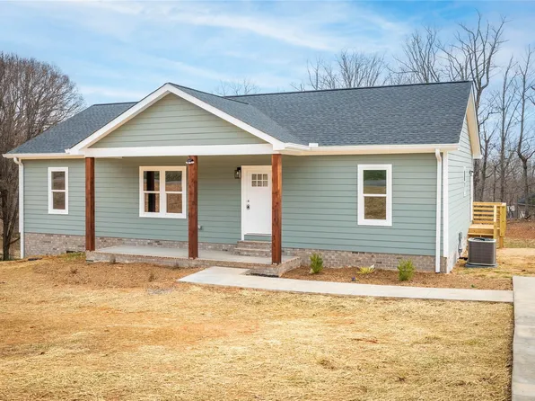 105 1st St, Hildebran, NC 28637