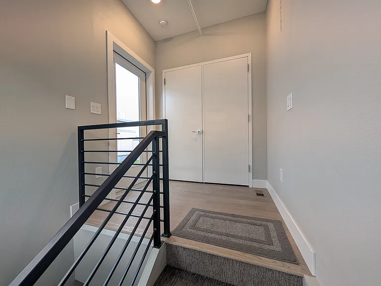 4th Floor Landing