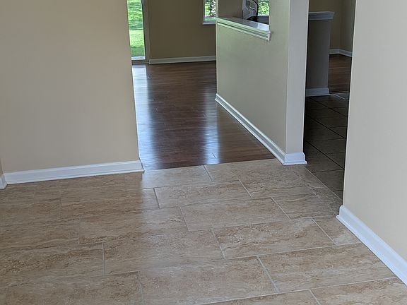 3rd image of 2908 Rutland Cir