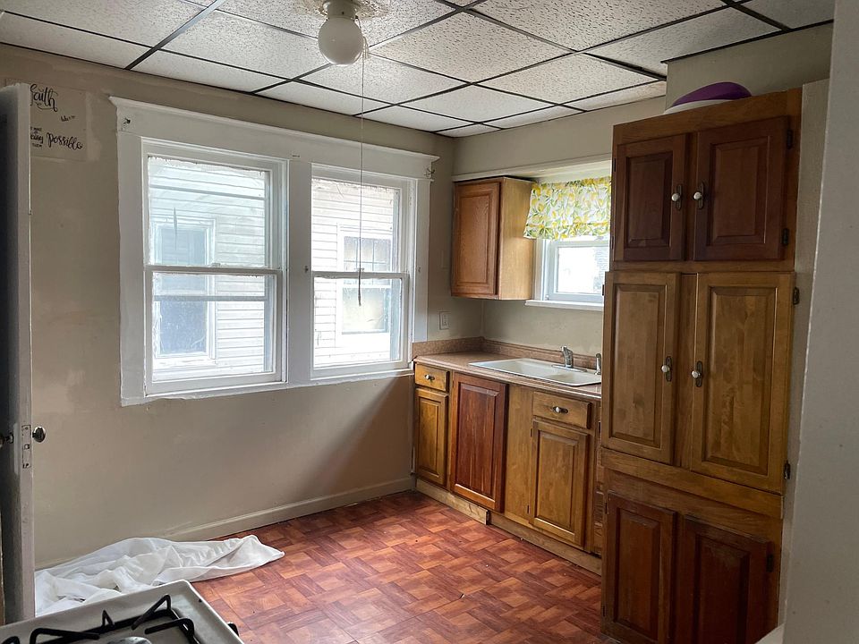 2nd image of 191 Hutchinson Ave