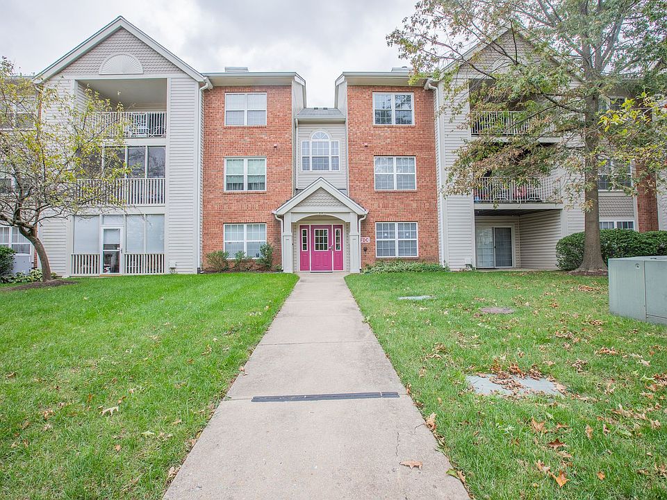 1st image of 304 Blue Water Ct Unit 101