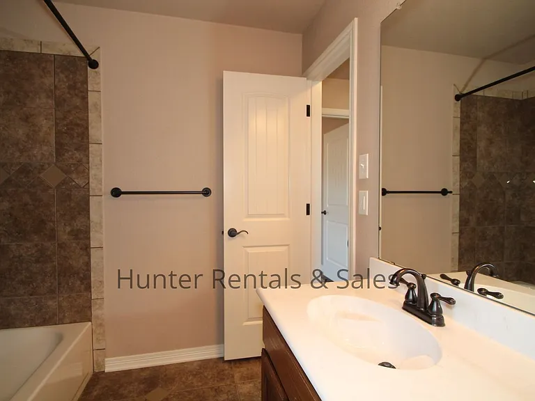 2522 Boxwood Dr — Photo 29