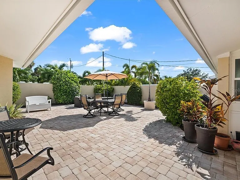 327 Avenida Milano — Photo 48