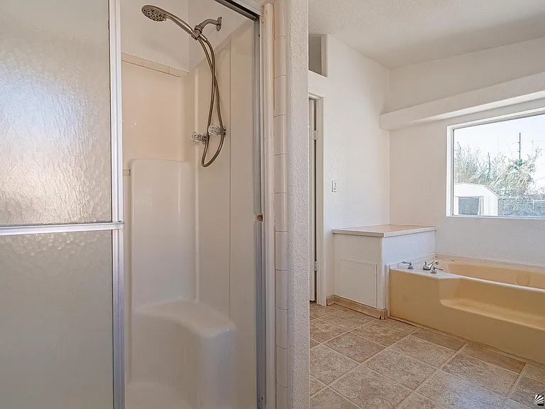 12546 S Cortez Ave — Photo 19