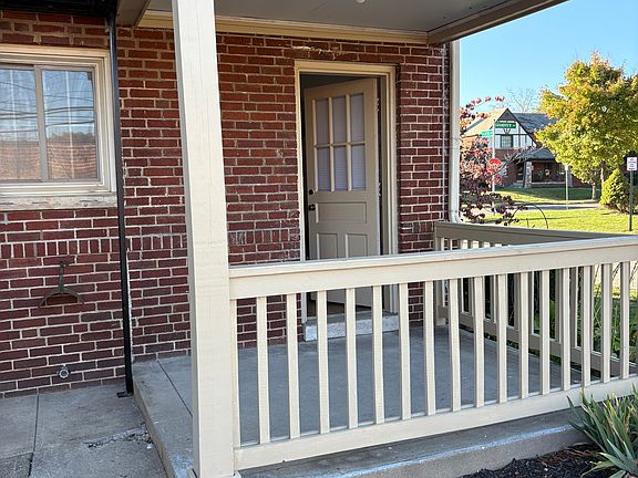 2nd image of 1554 Grandview Ave #A