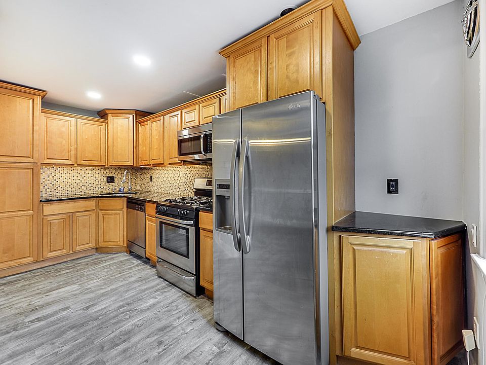 1st image of 7334 Woodbine Ave