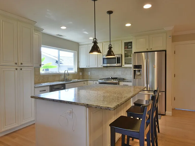10510 Baywood Ct — Photo 2