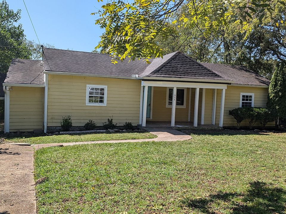 1st image of 904 Hospital Dr