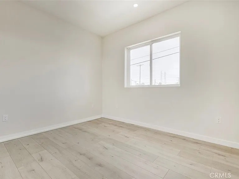 7408 Radford Ave — Photo 15