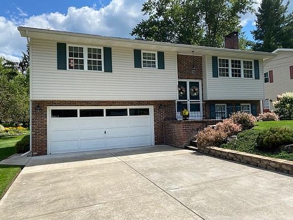 2nd image of 921 Sarah Ln