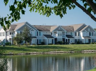 2023 Farmington Lakes Dr APT 15, Oswego, IL 60543
