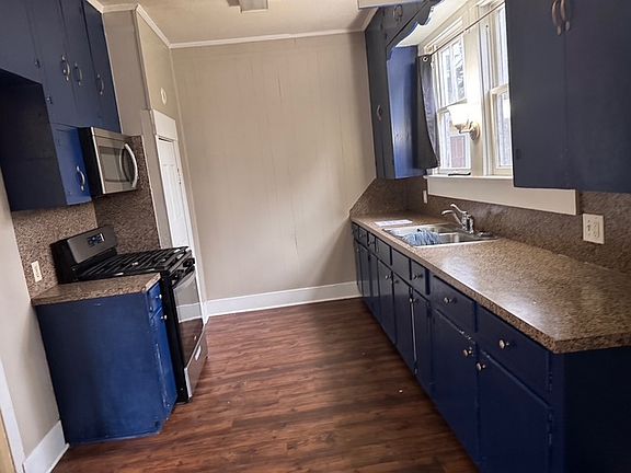 galley kitchen