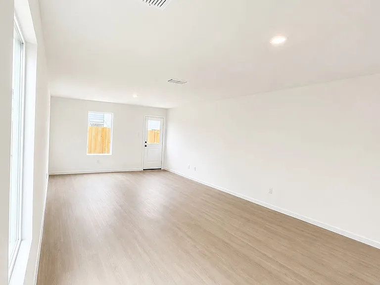 6310 Pelican Way — Photo 4