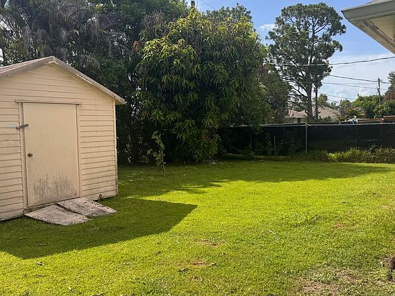 4th image of 1182 SW GRANADEER Street