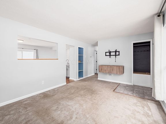 5th image of 302 N Cherry St