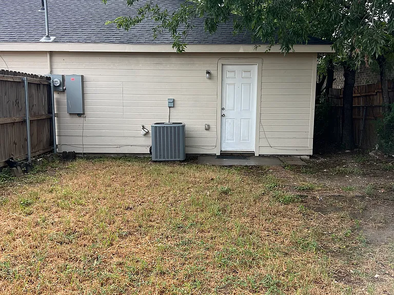 2806 Runnels St #102 — Photo 3