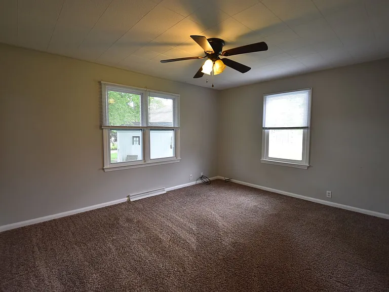 334 W Staat St — Photo 12